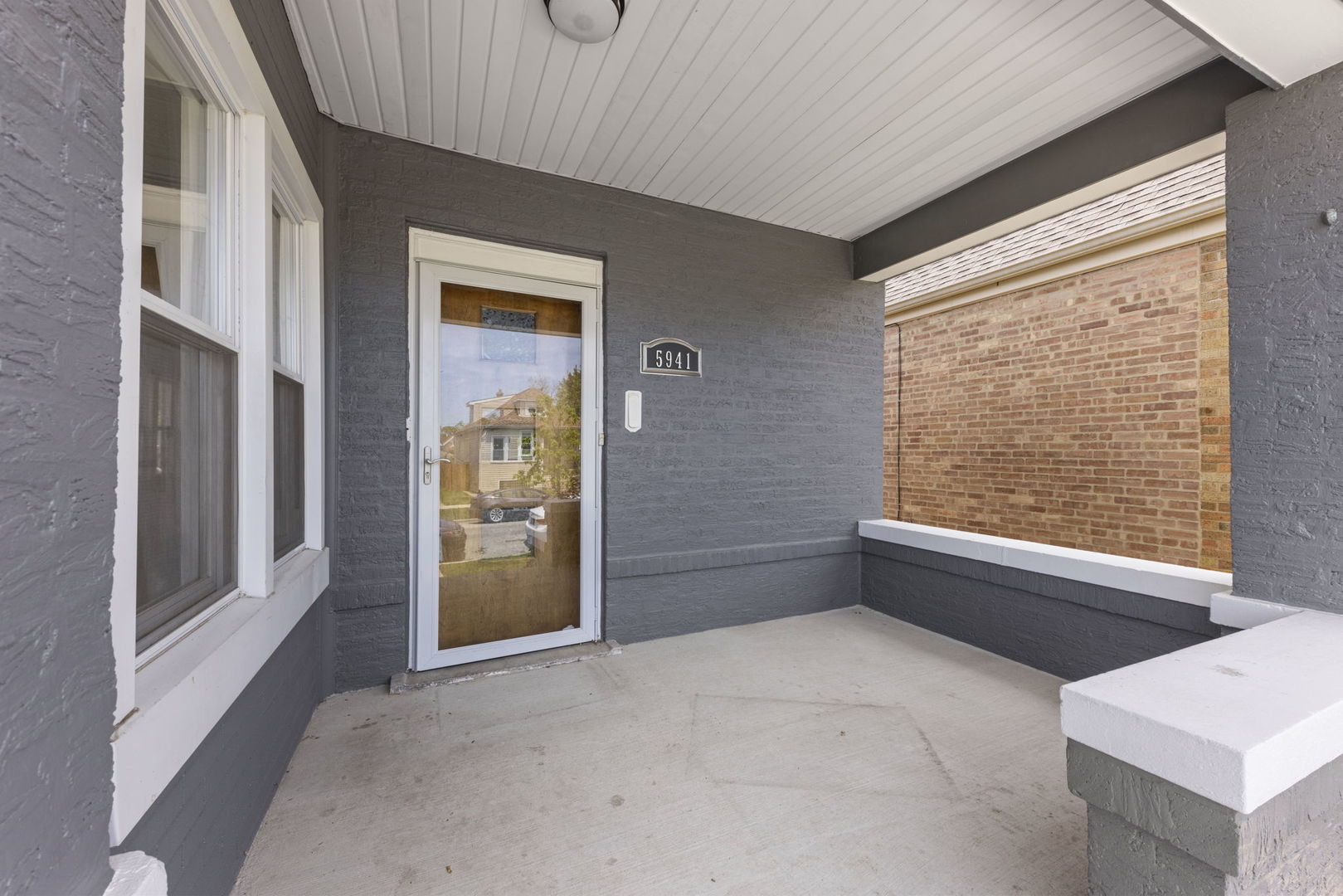 5941 W Warwick Avenue, Chicago, IL 60634