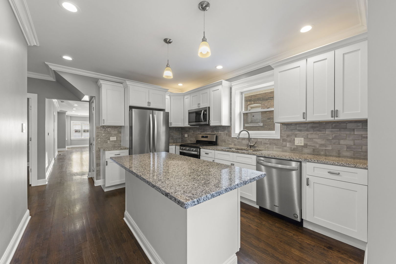 5941 W Warwick Avenue, Chicago, IL 60634