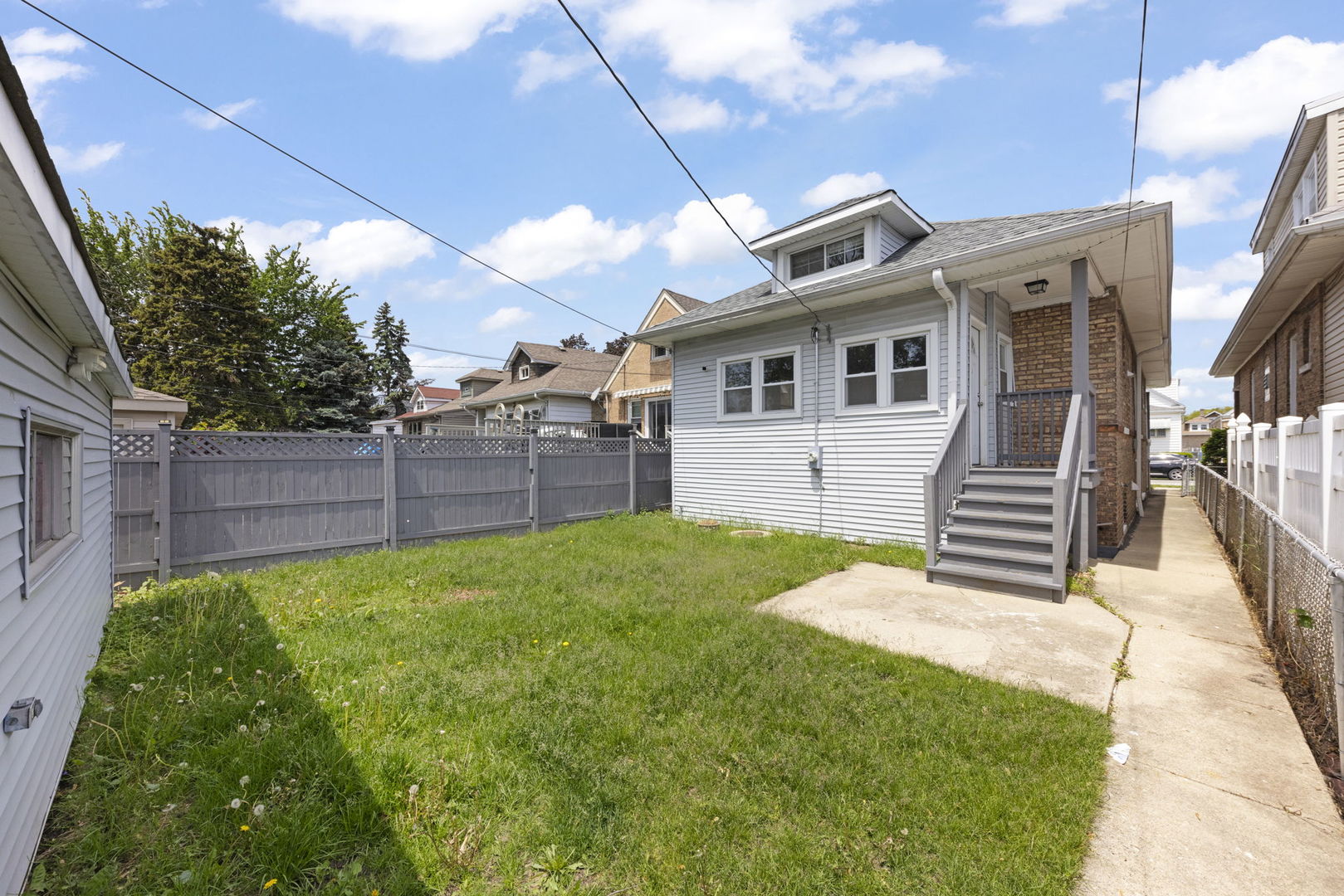 5941 W Warwick Avenue, Chicago, IL 60634