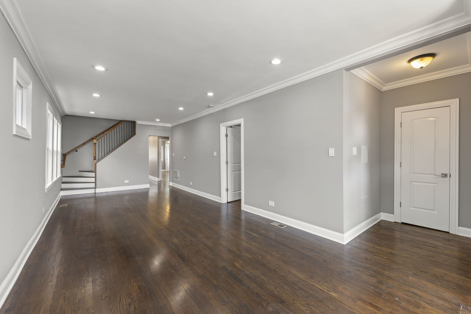 5941 W Warwick Avenue, Chicago, IL 60634