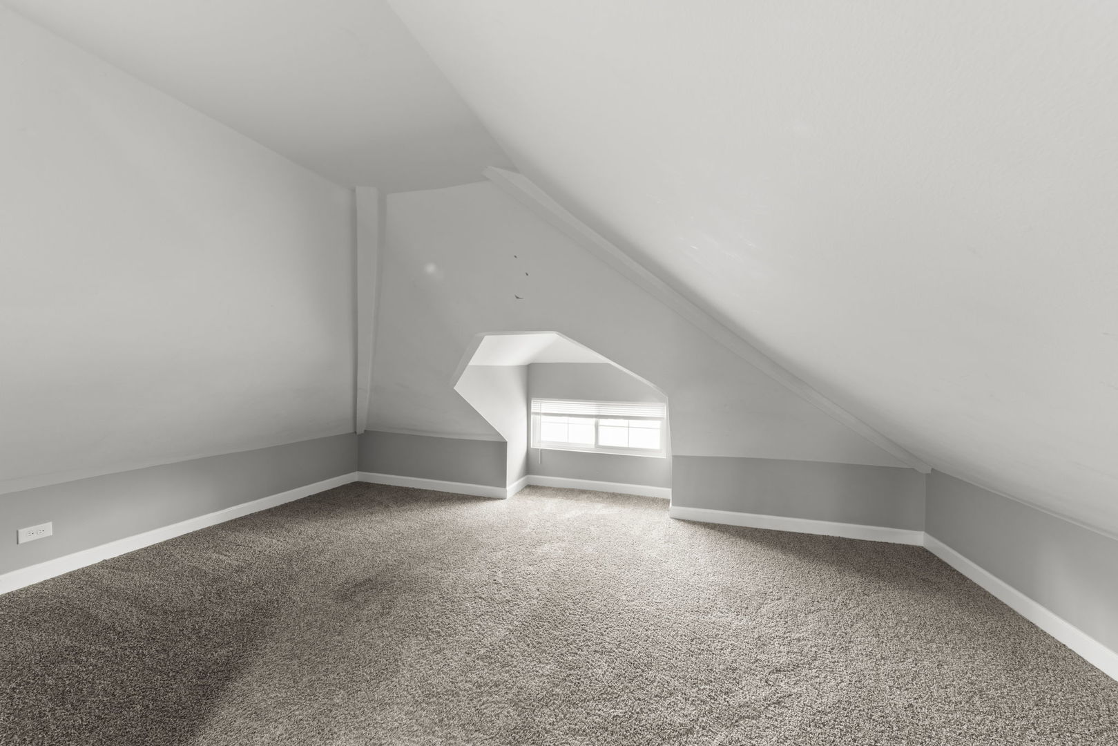 5941 W Warwick Avenue, Chicago, IL 60634
