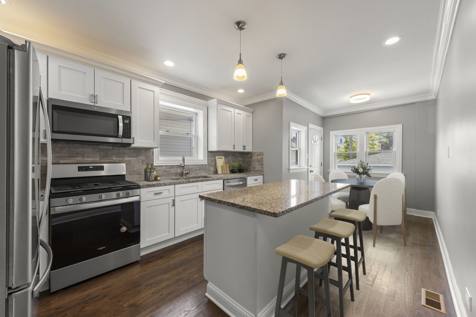 5941 W Warwick Avenue, Chicago, IL 60634