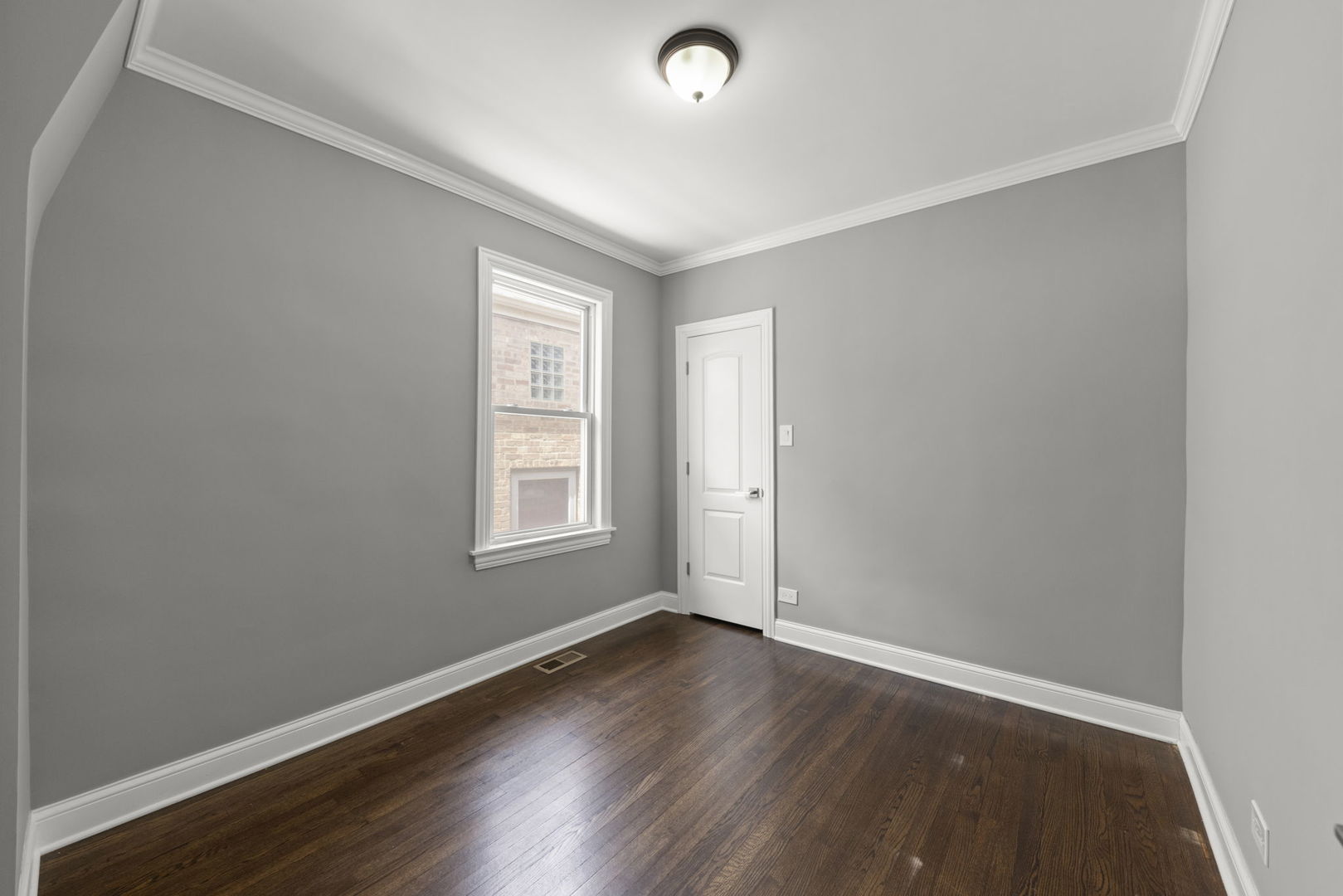 5941 W Warwick Avenue, Chicago, IL 60634