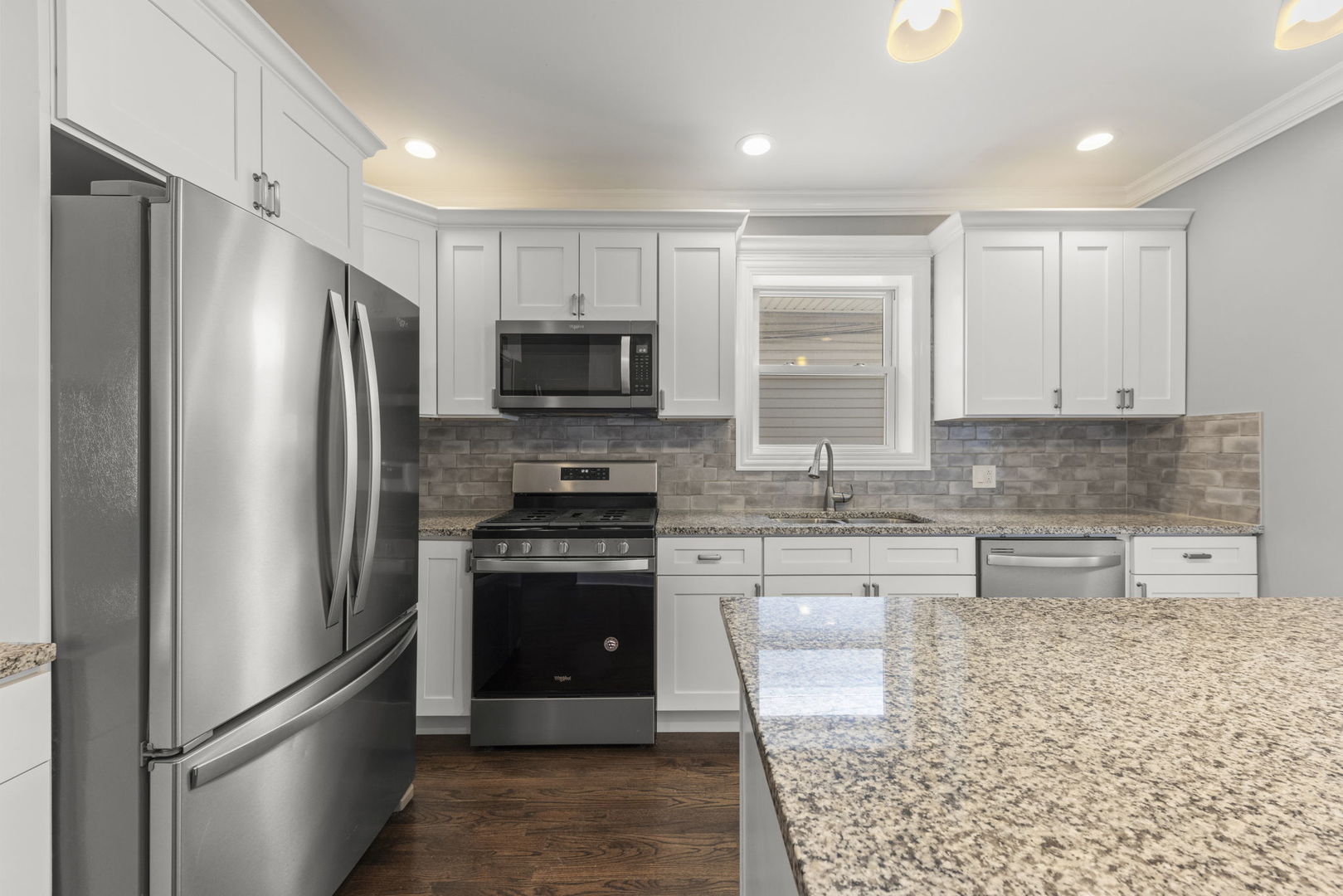 5941 W Warwick Avenue, Chicago, IL 60634