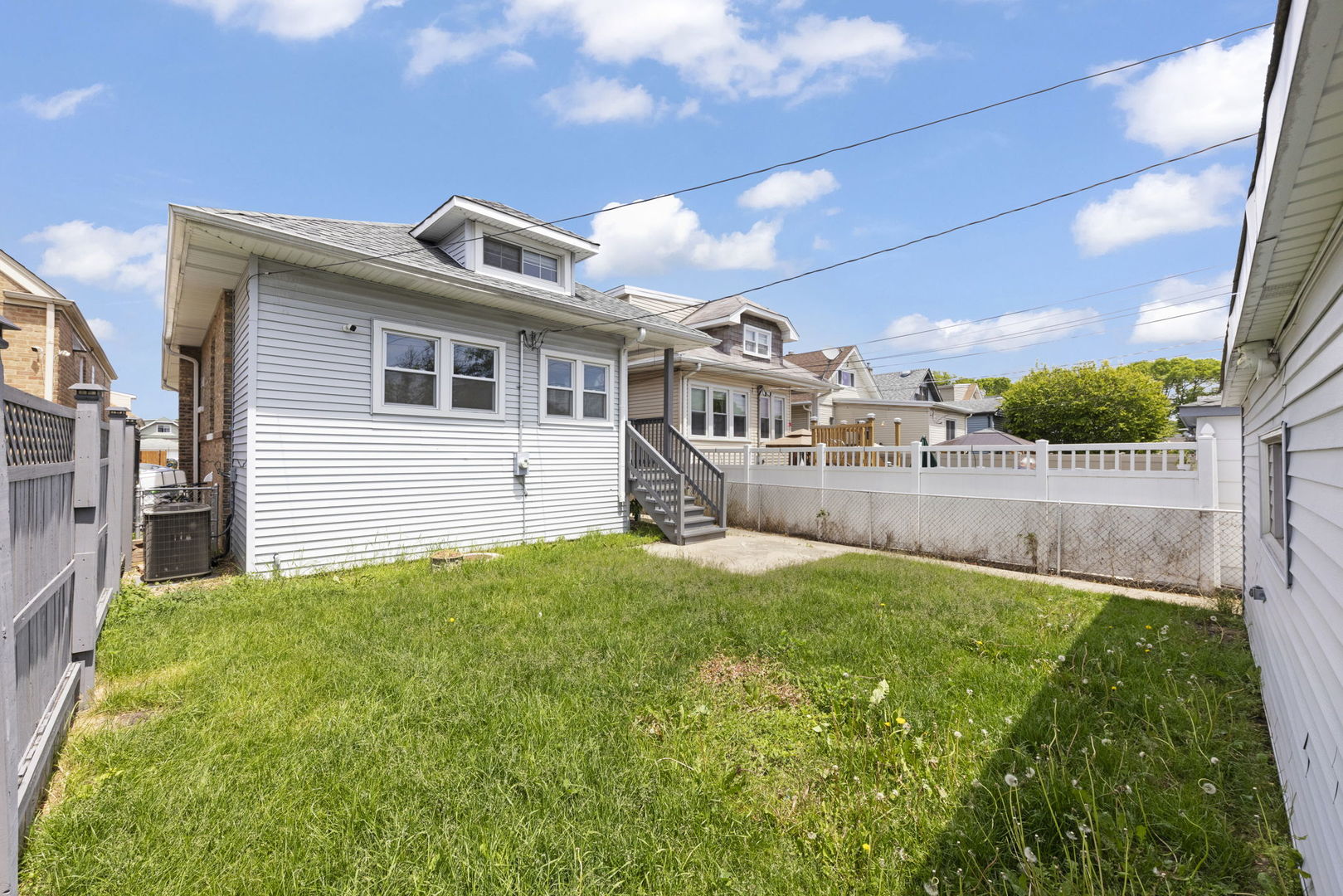 5941 W Warwick Avenue, Chicago, IL 60634