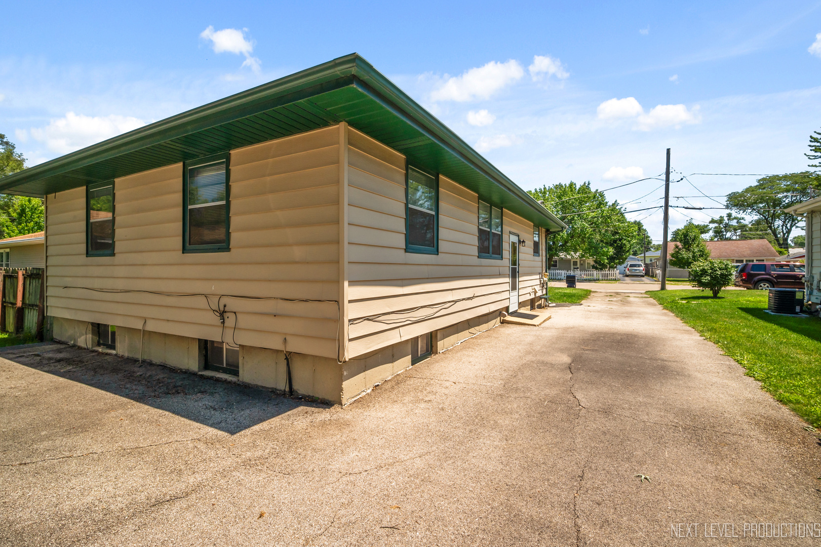960 Assell Avenue, Aurora, IL 60505