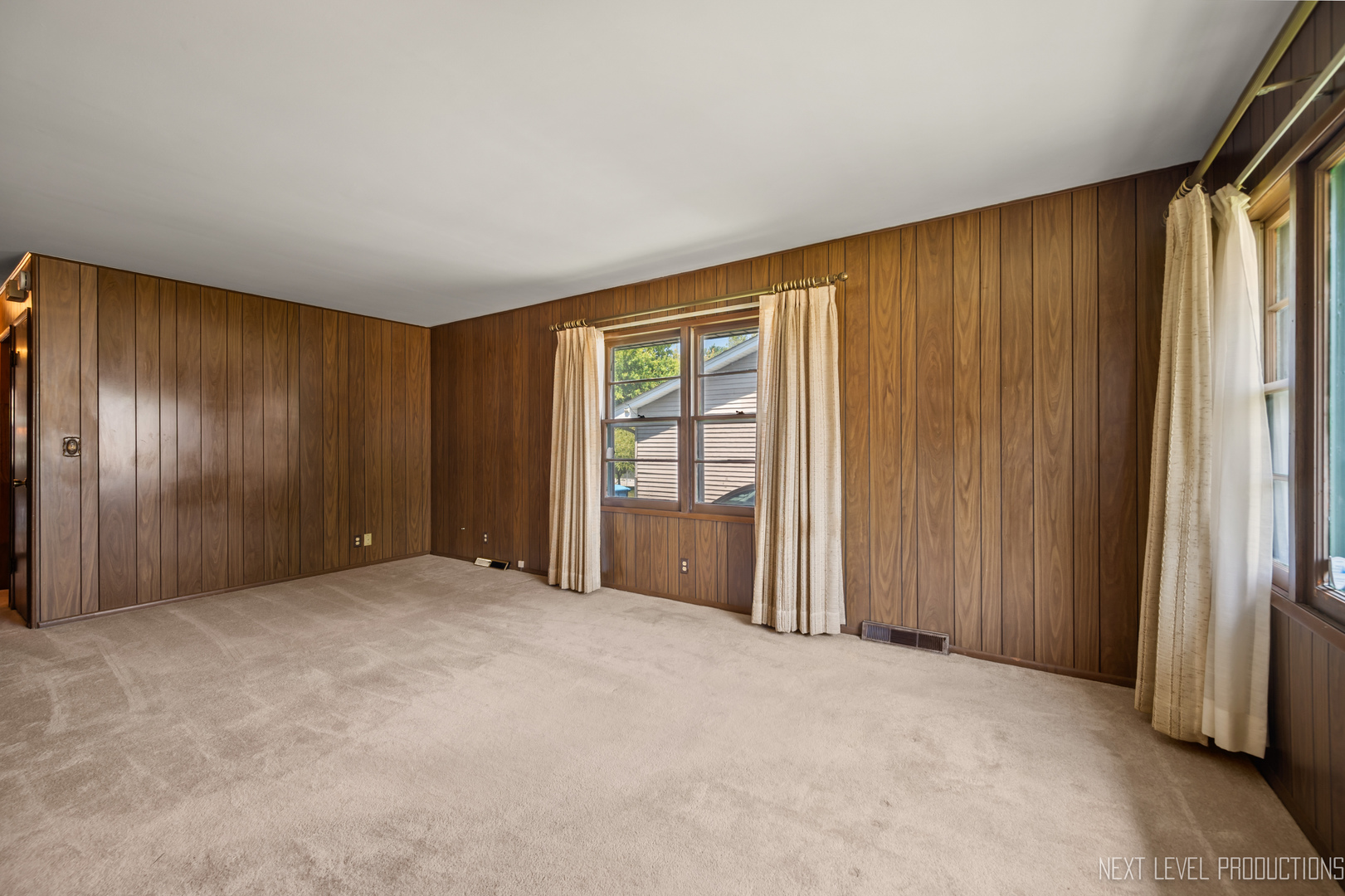 960 Assell Avenue, Aurora, IL 60505