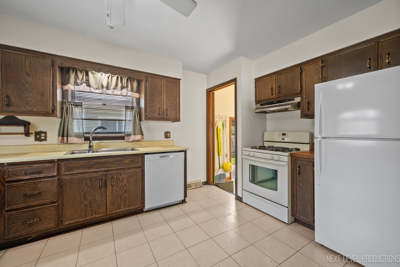 960 Assell Avenue, Aurora, IL 60505