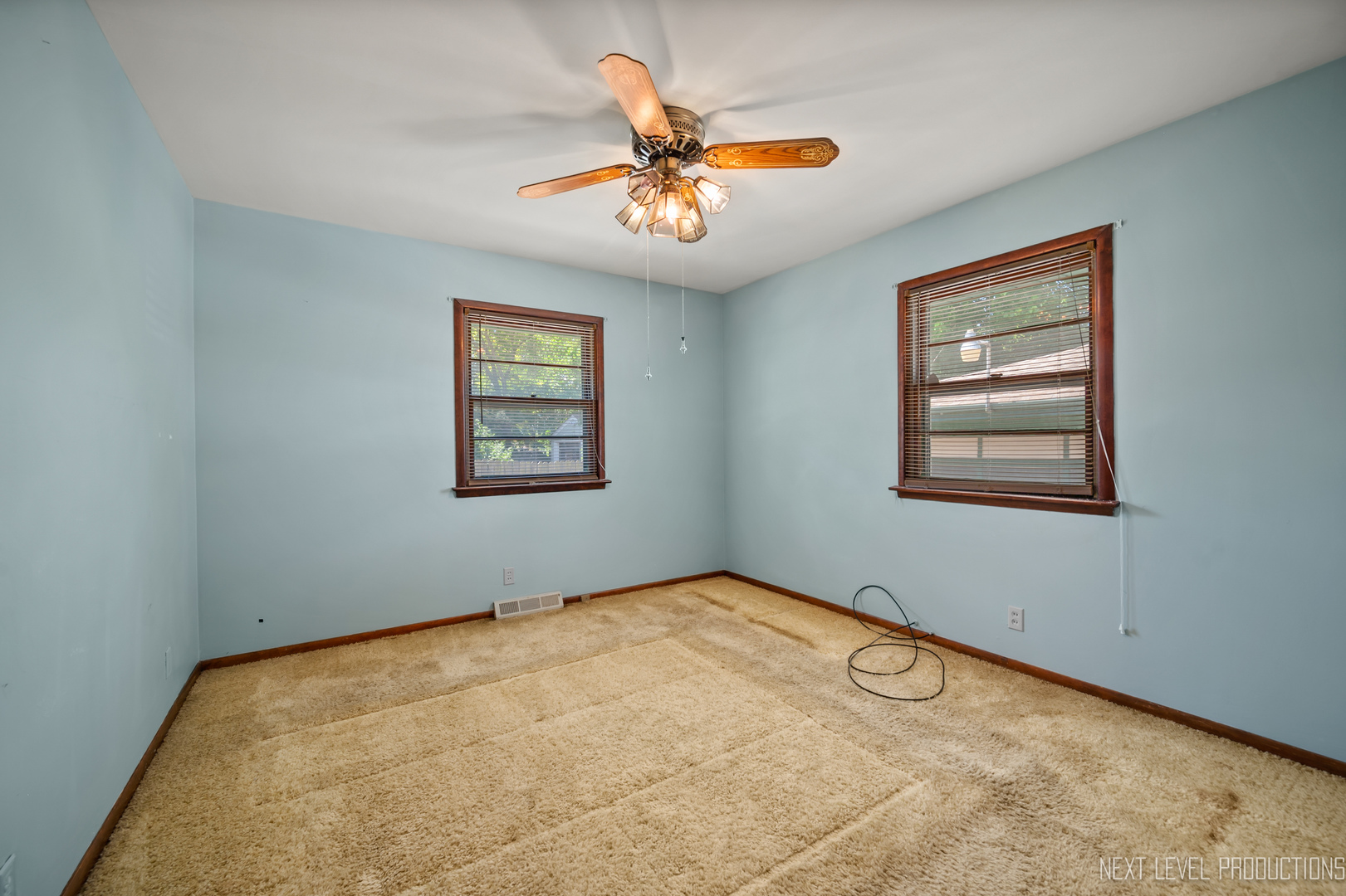 960 Assell Avenue, Aurora, IL 60505