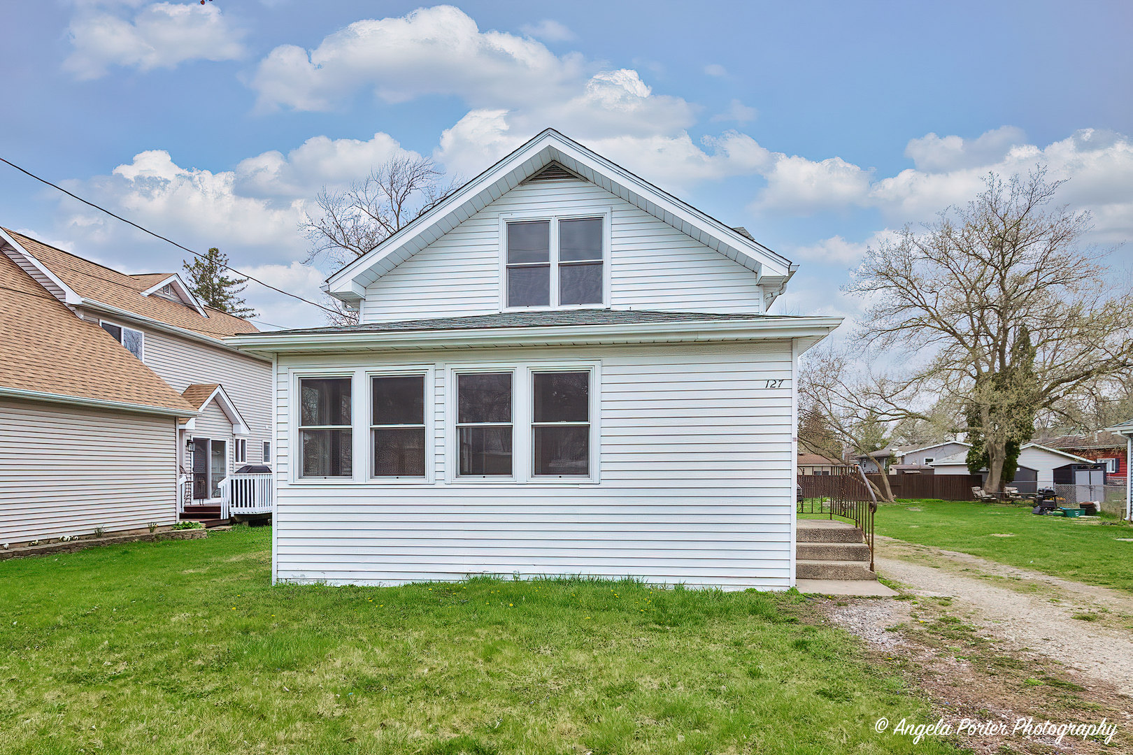 127 Kent Avenue, Wauconda, IL 60084