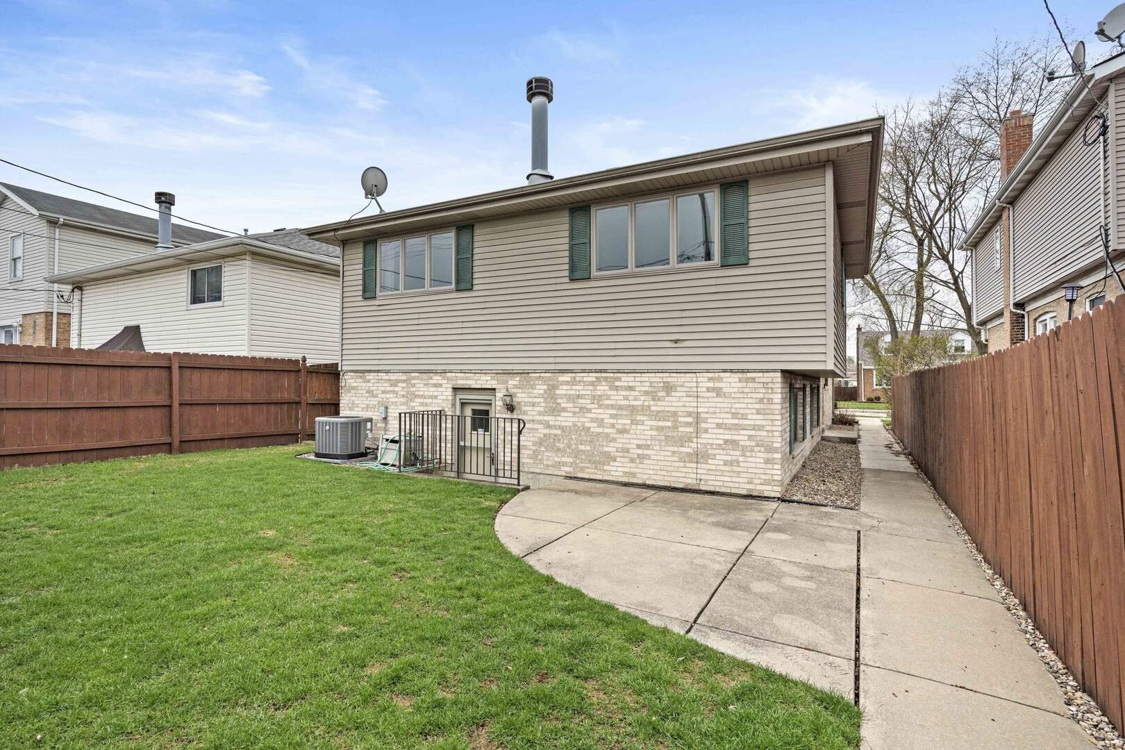 10633 S Whipple Street, Chicago, IL 60655