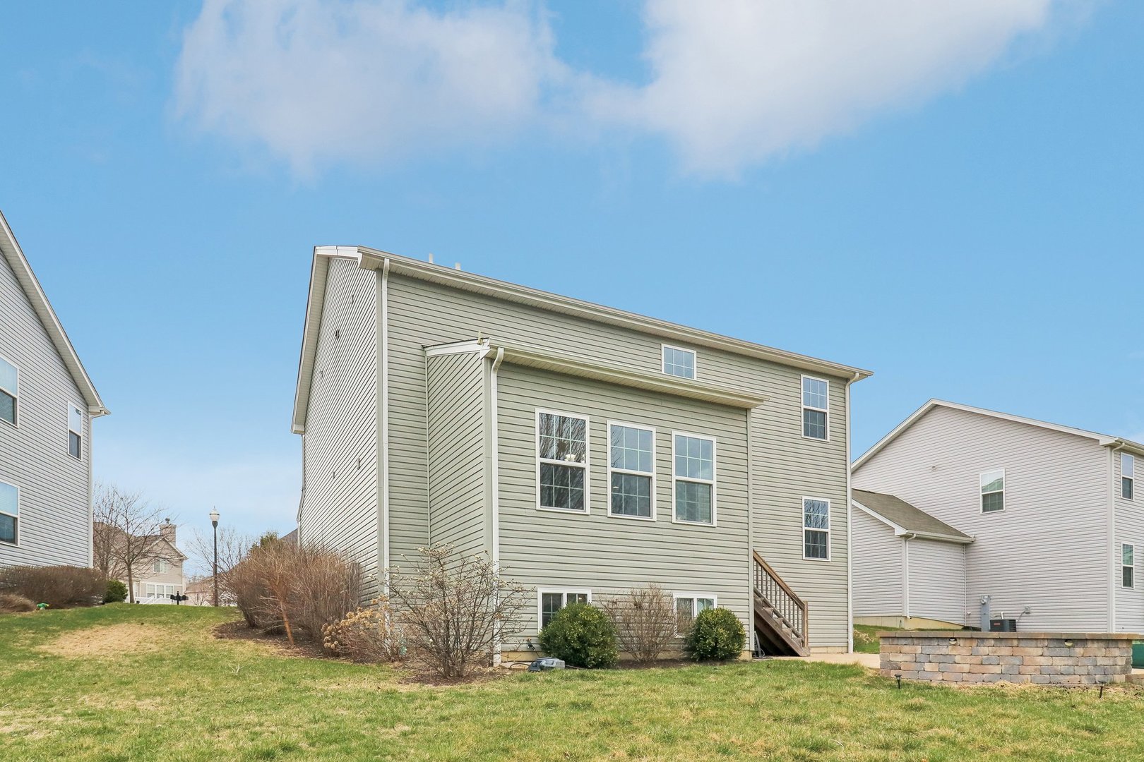 3136 Newport Lane, Wadsworth, IL 60083