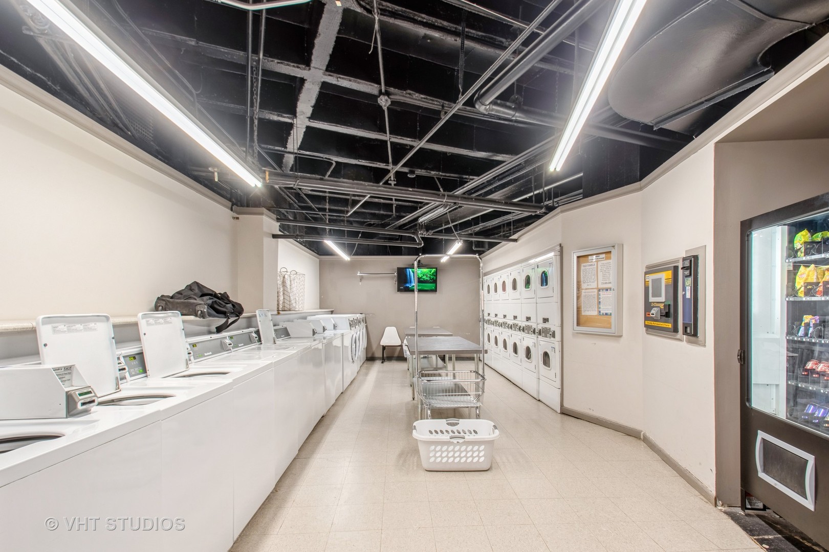 2000 N Lincoln Park West Street #803, Chicago, IL 60614