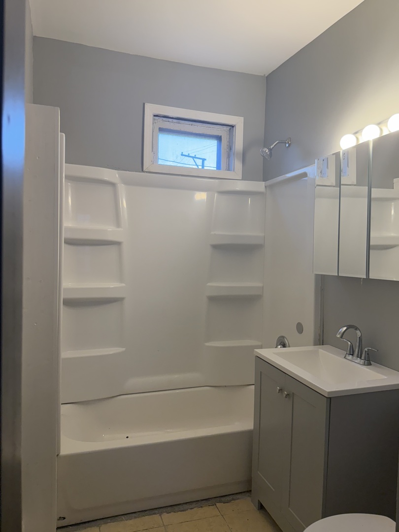 8610 S Baltimore Avenue, Chicago, IL 60617