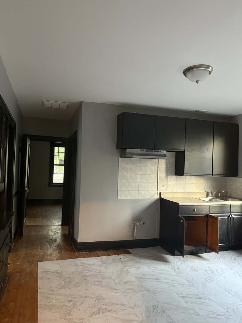 8610 S Baltimore Avenue, Chicago, IL 60617