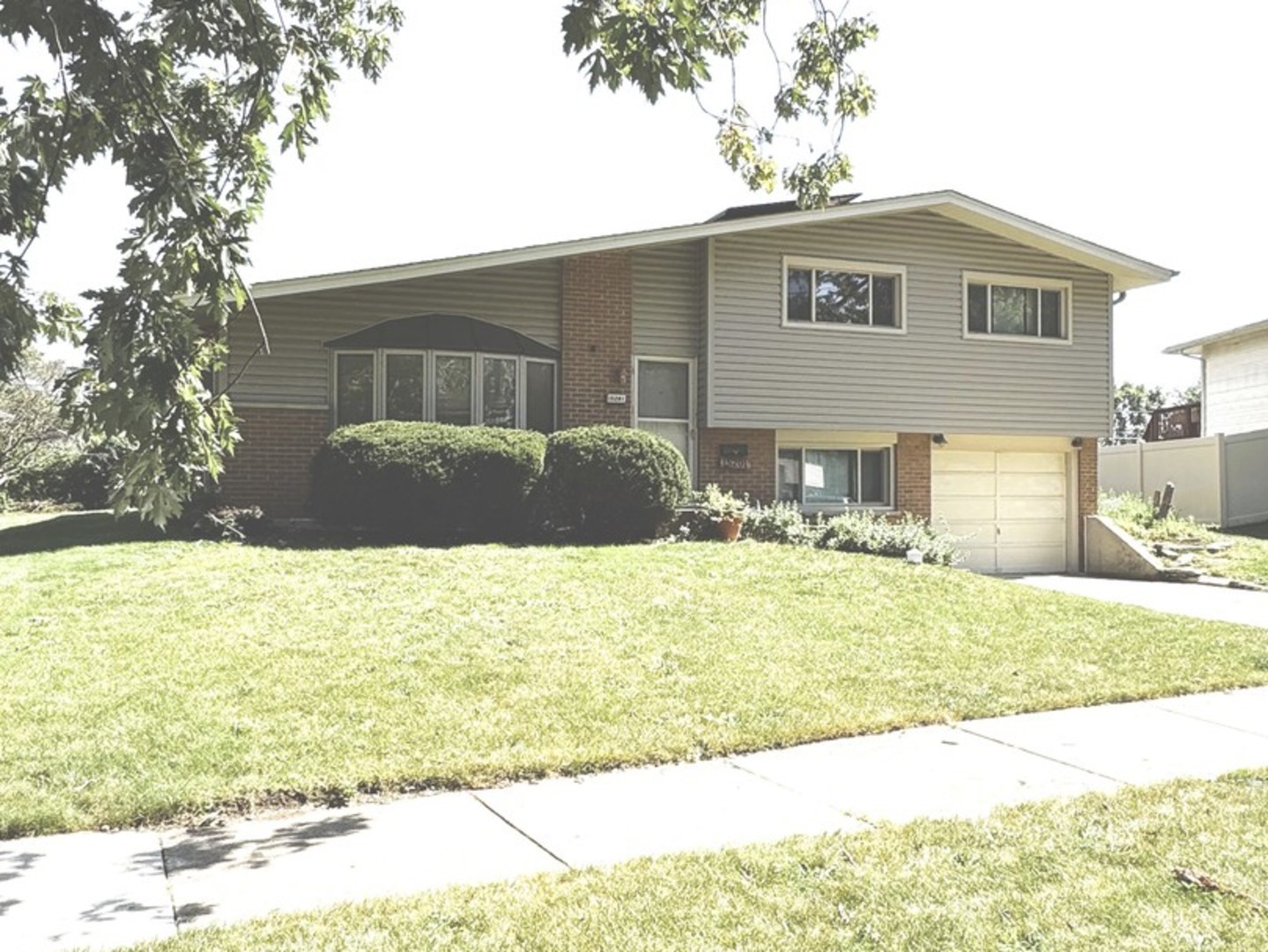 15201 Briar Lane, Oak Forest, IL 60452