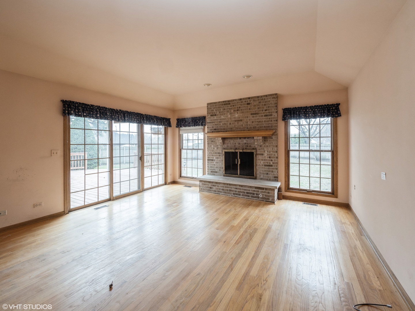201 E Brett Court, Arlington Heights, IL 60005