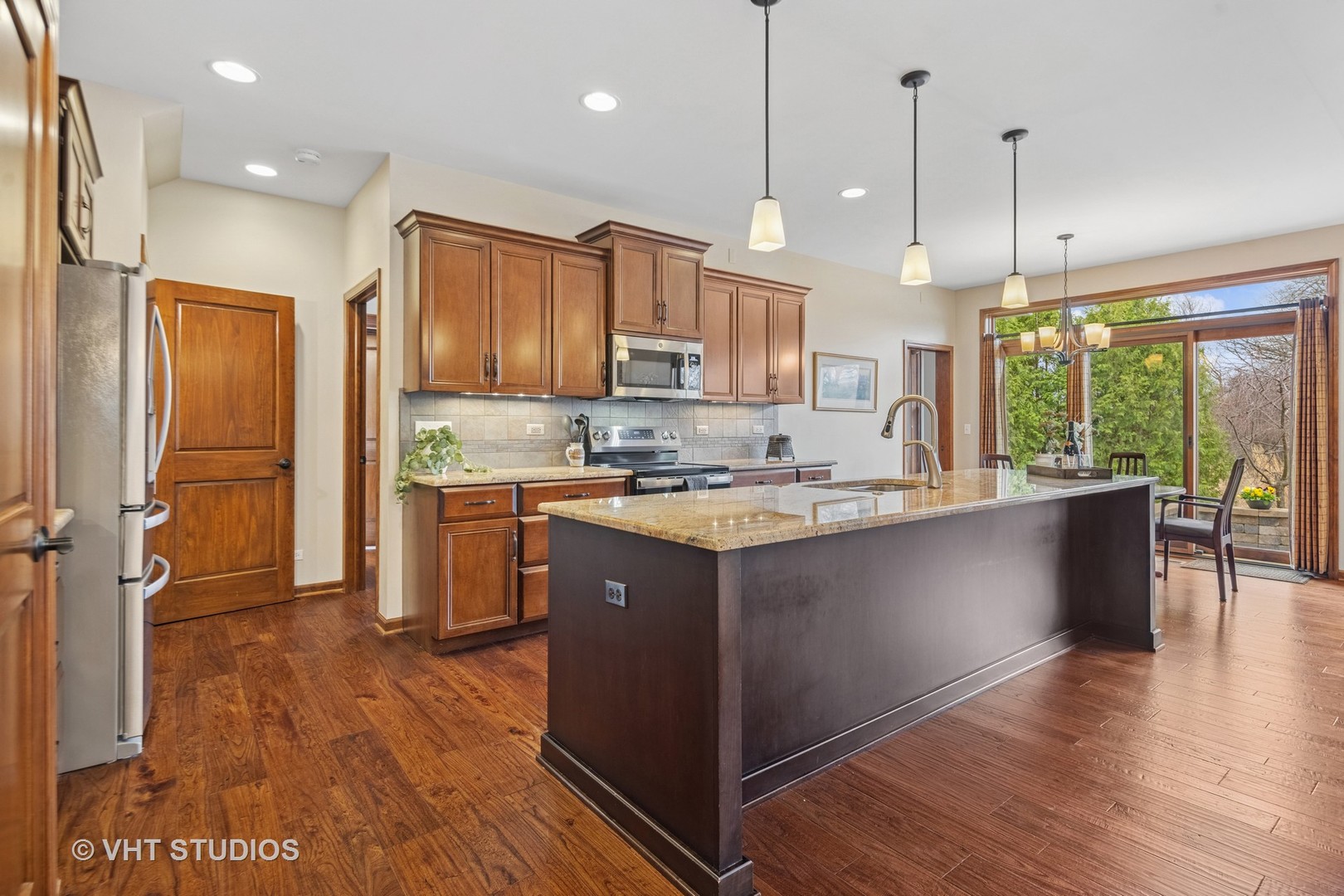 25W728 Golf View Lane, Winfield, IL 60190