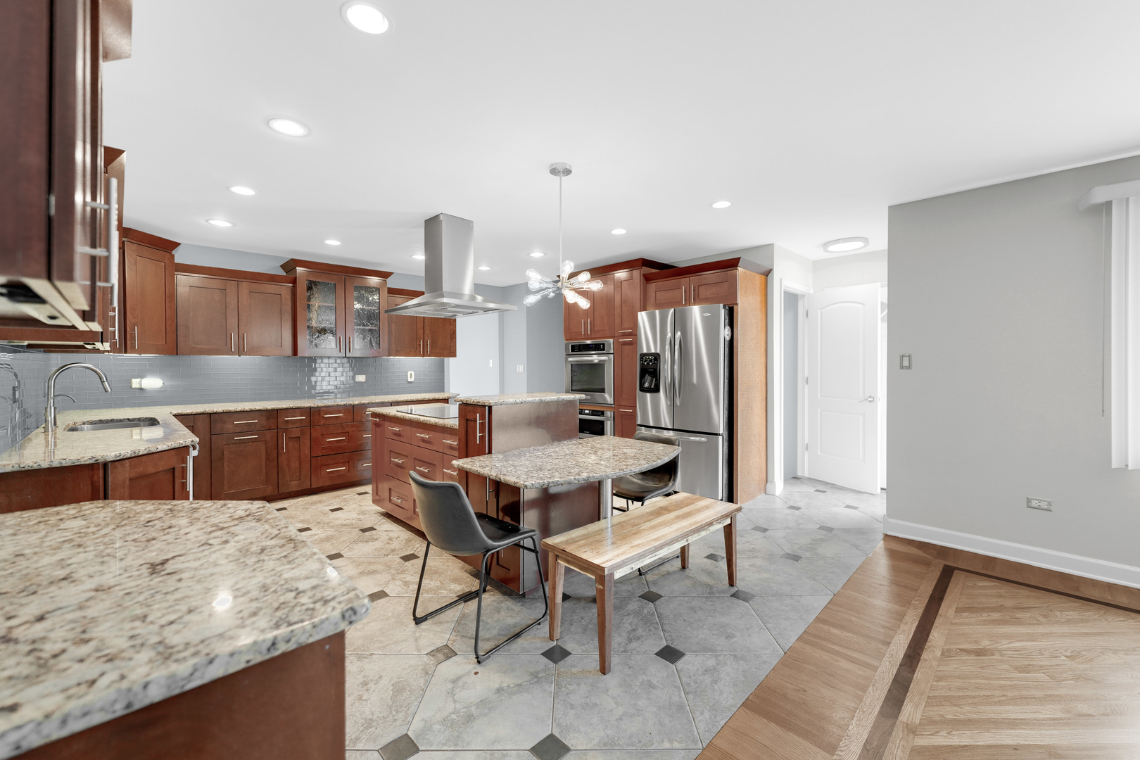 10708 W Doric Circle, Palos Hills, IL 60465