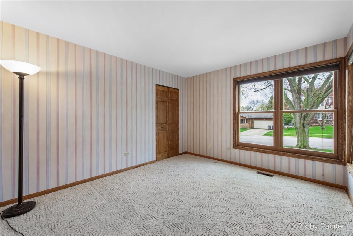 1982 Banks Drive, Elgin, IL 60123