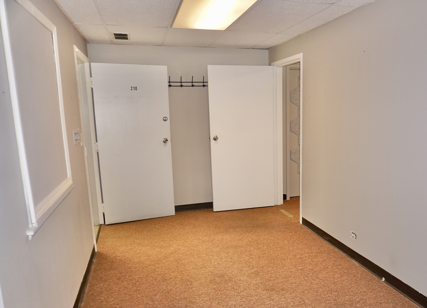 105 S Roselle Road, Schaumburg, IL 60193