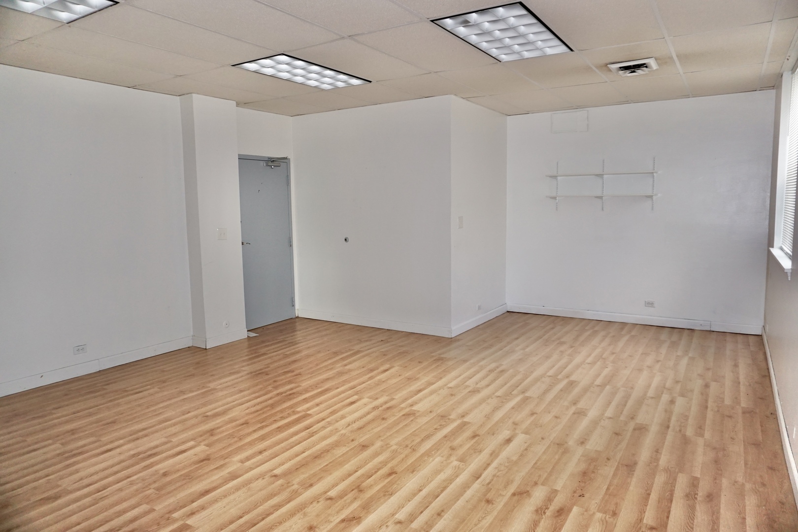 105 S Roselle Road, Schaumburg, IL 60193