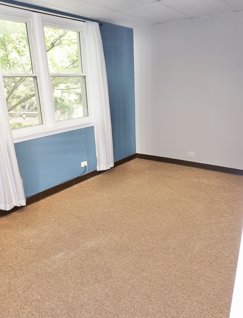 105 S Roselle Road, Schaumburg, IL 60193