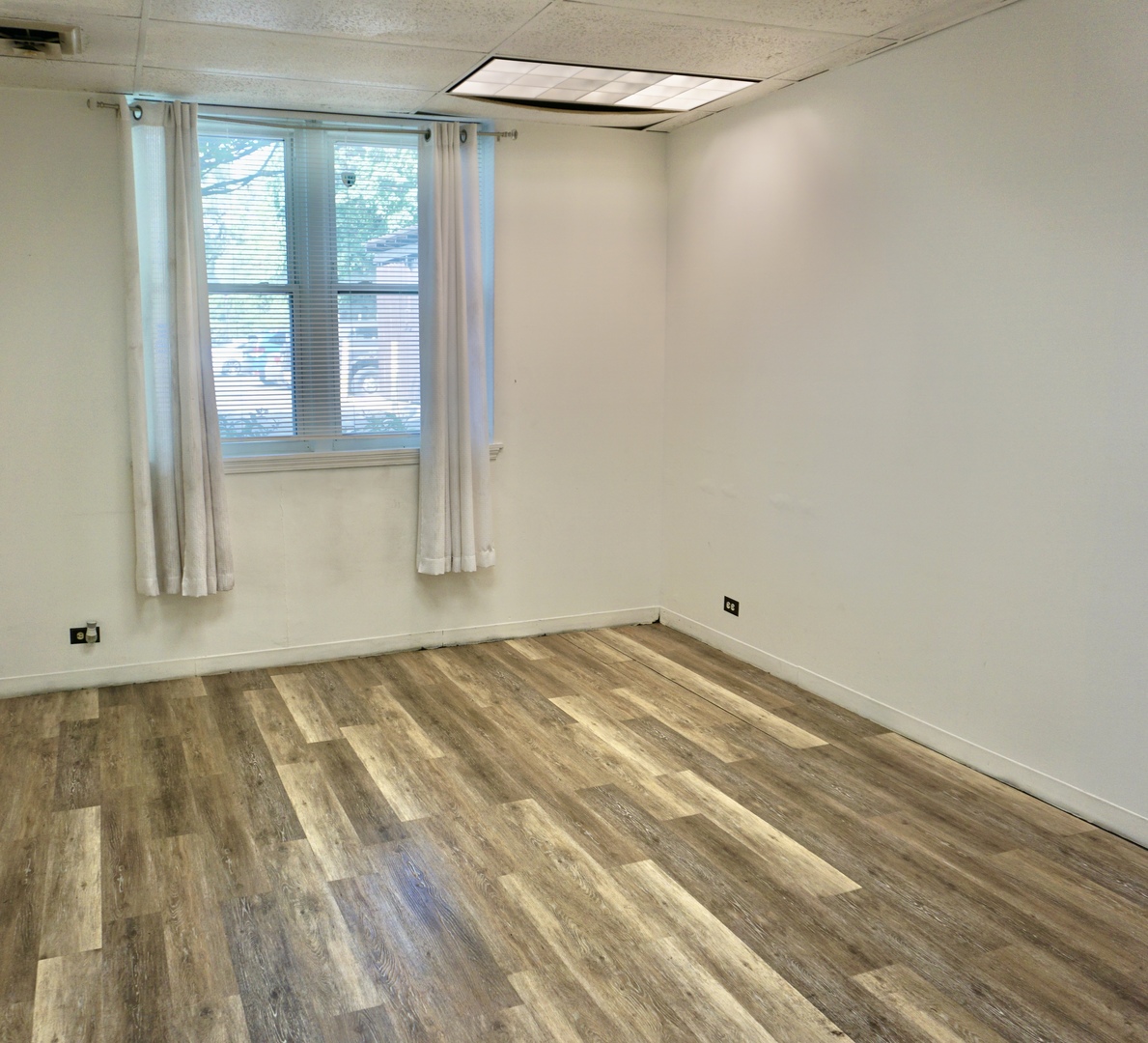 105 S Roselle Road, Schaumburg, IL 60193