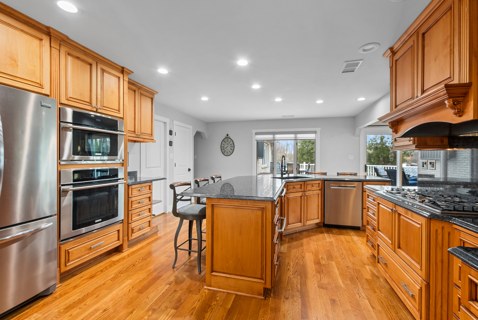 6932 Westview Drive, Oak Forest, IL 60452