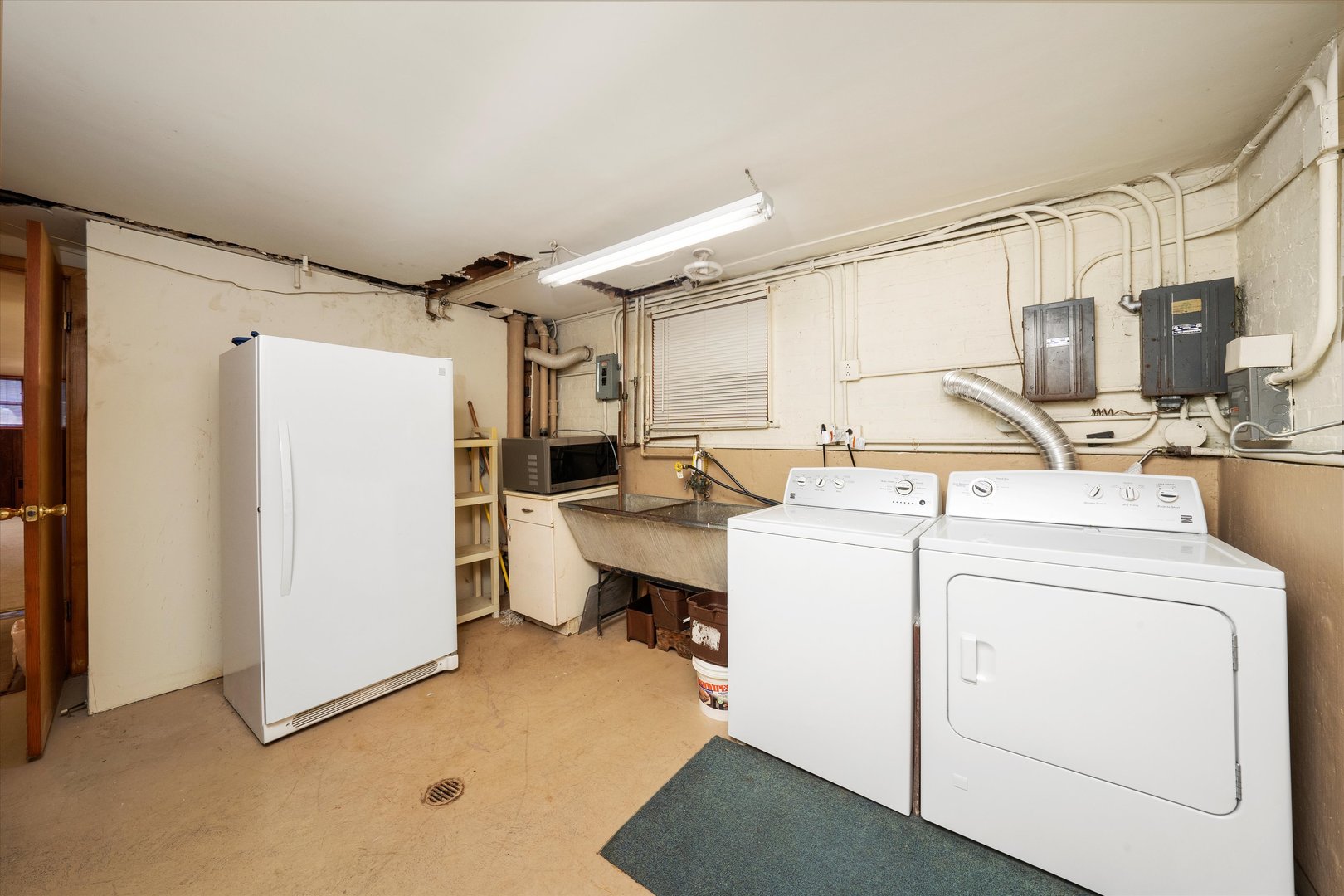 5670 W Higgins Avenue, Chicago, IL 60630
