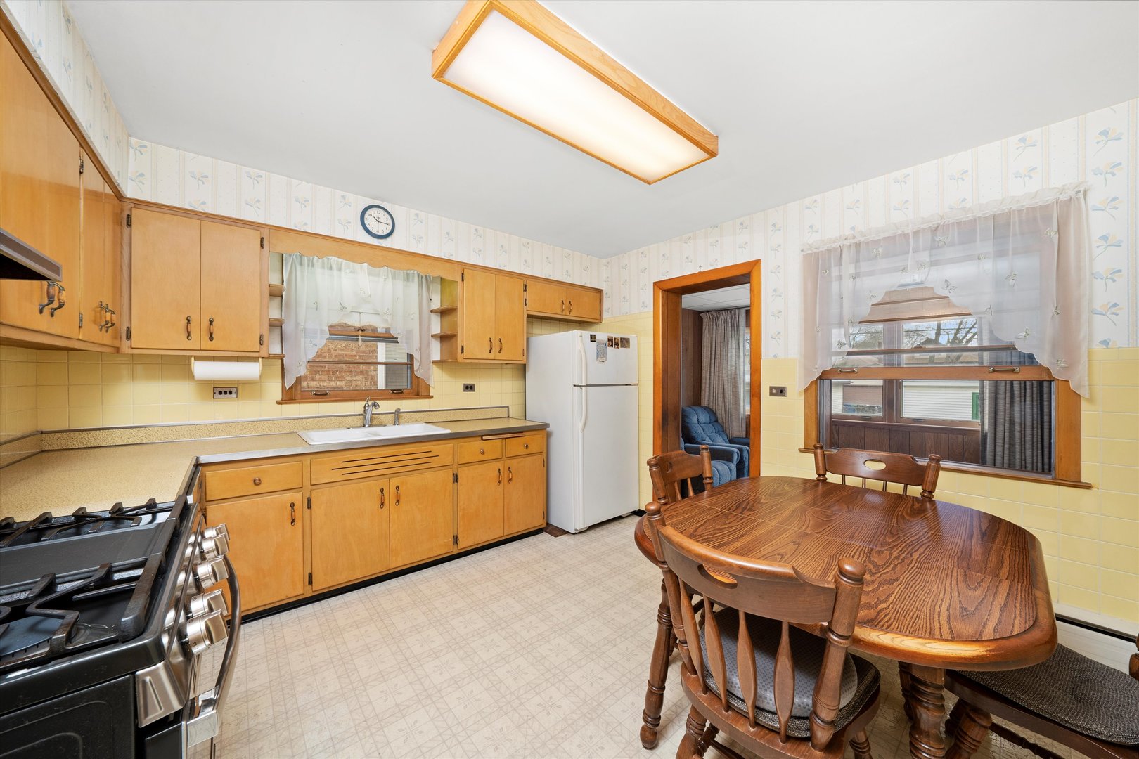 5670 W Higgins Avenue, Chicago, IL 60630
