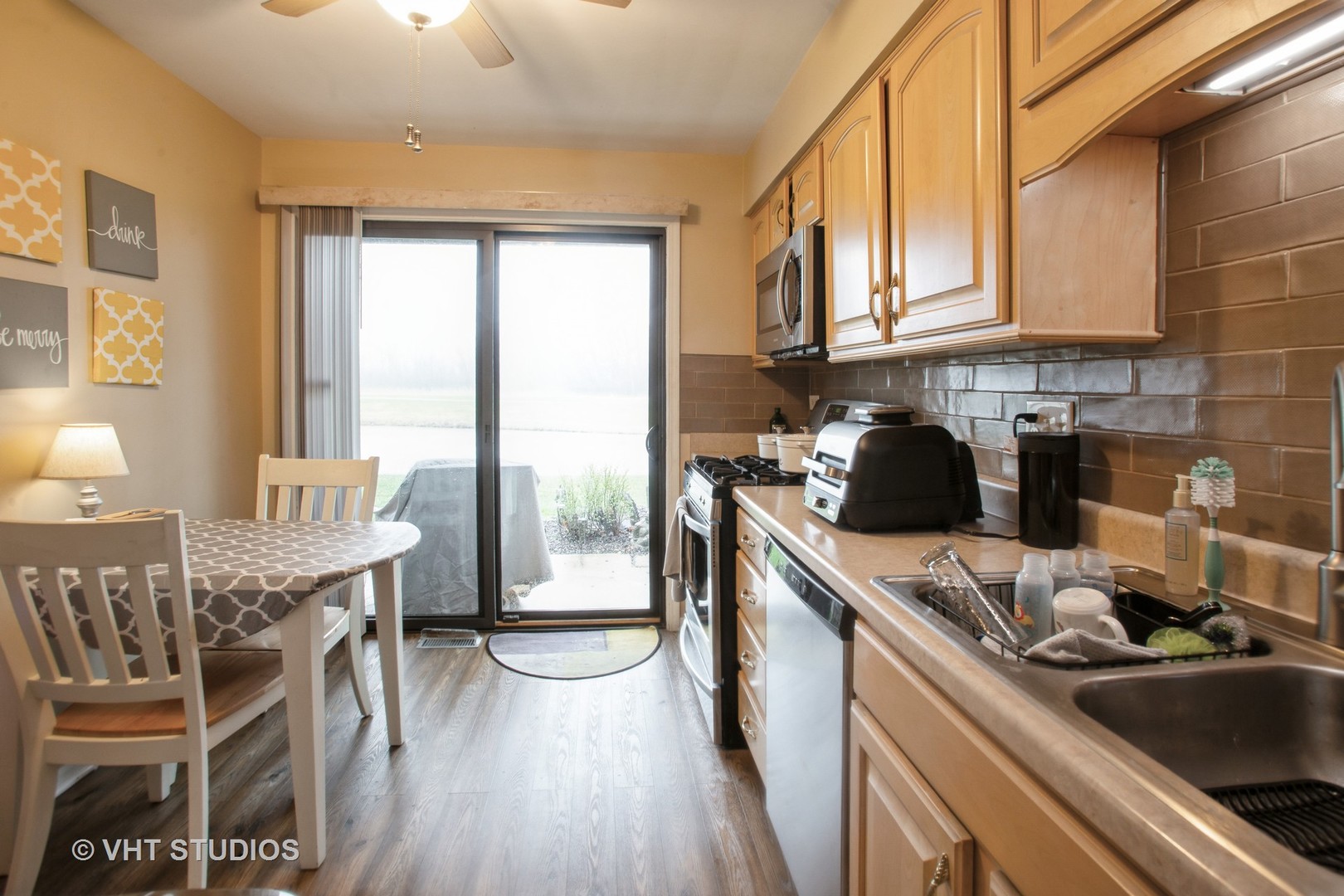 704 Elizabeth Drive #B, Wood Dale, IL 60191