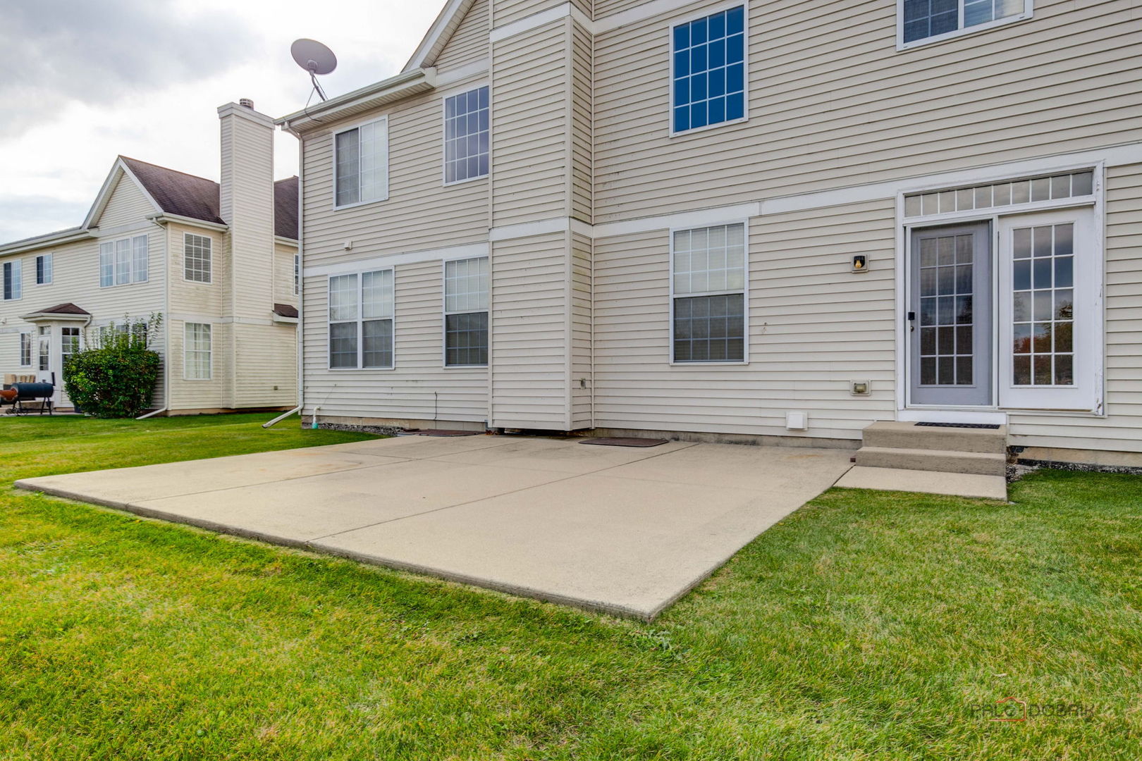 3015 Monterey Lane, Wadsworth, IL 60083