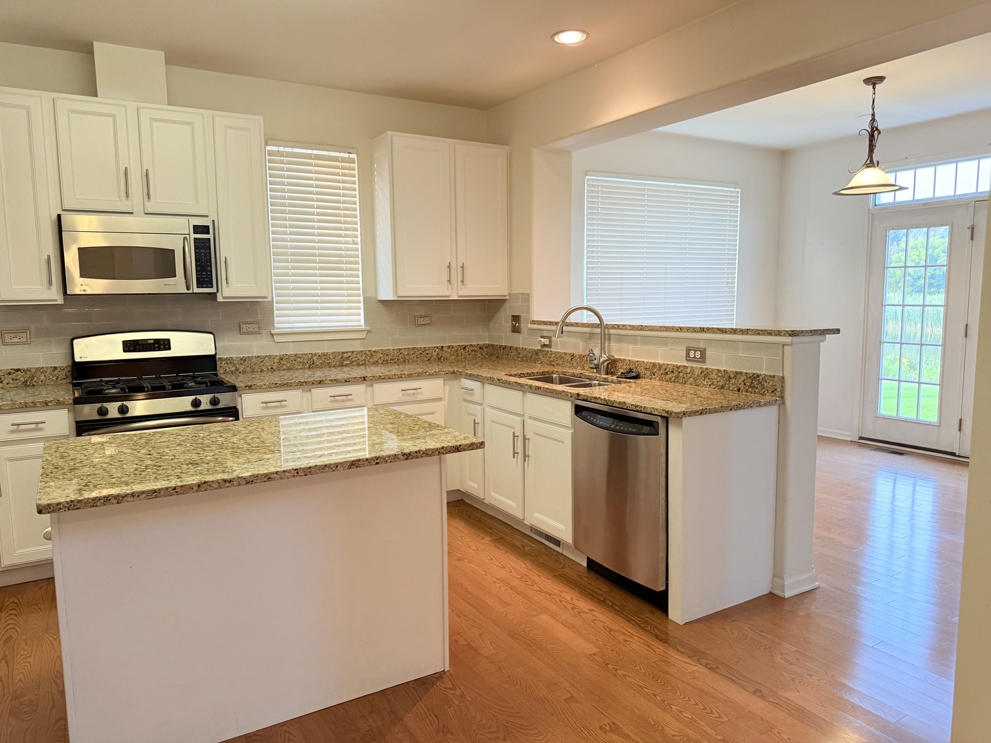 3015 Monterey Lane, Wadsworth, IL 60083