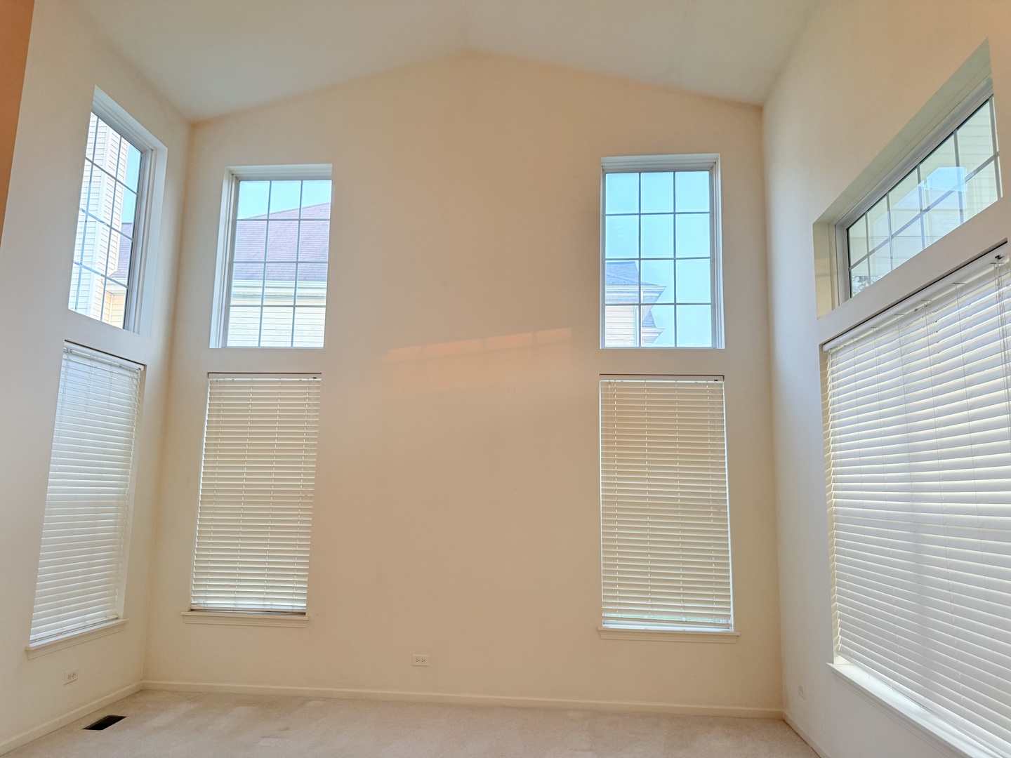 3015 Monterey Lane, Wadsworth, IL 60083