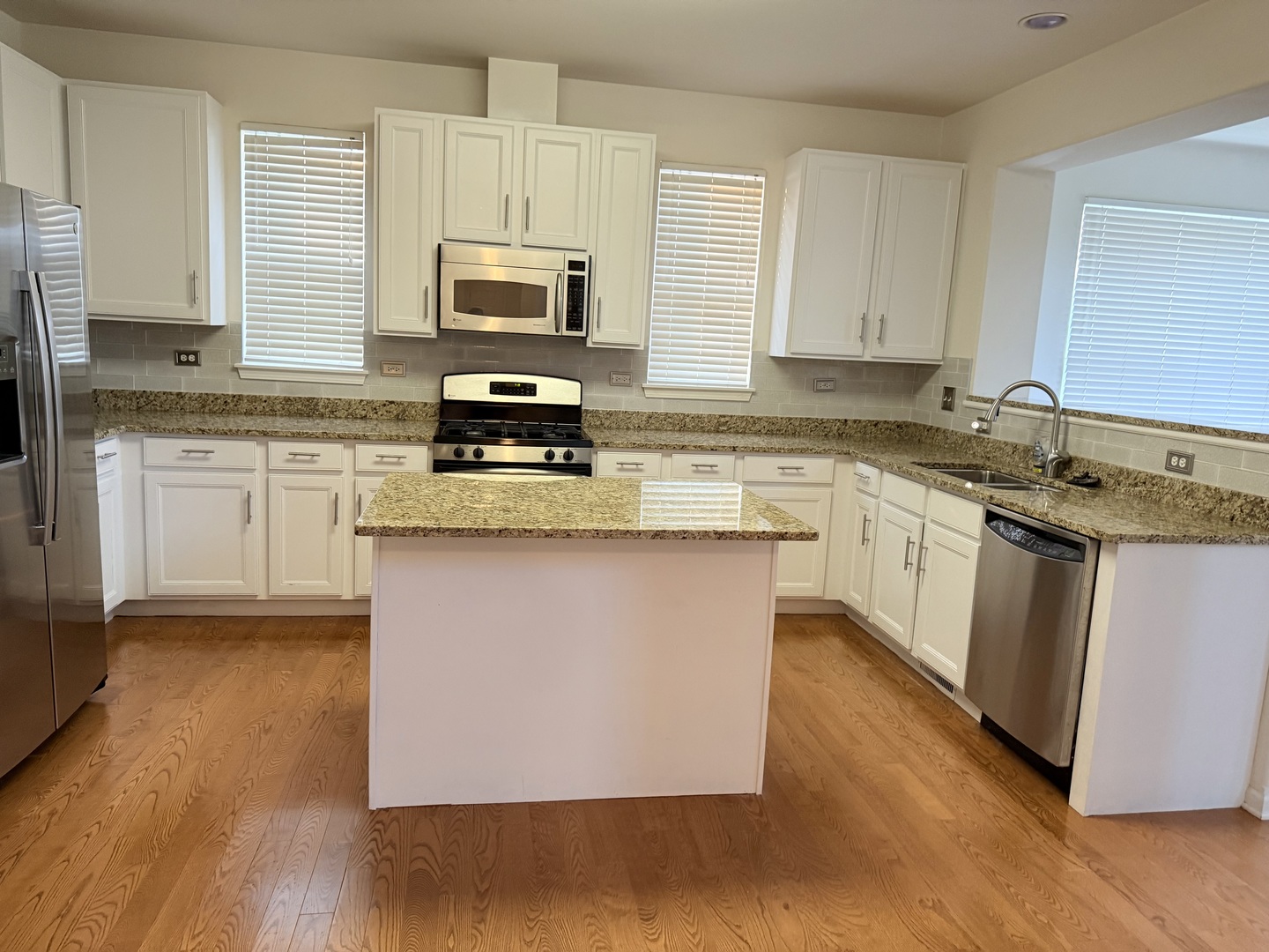 3015 Monterey Lane, Wadsworth, IL 60083