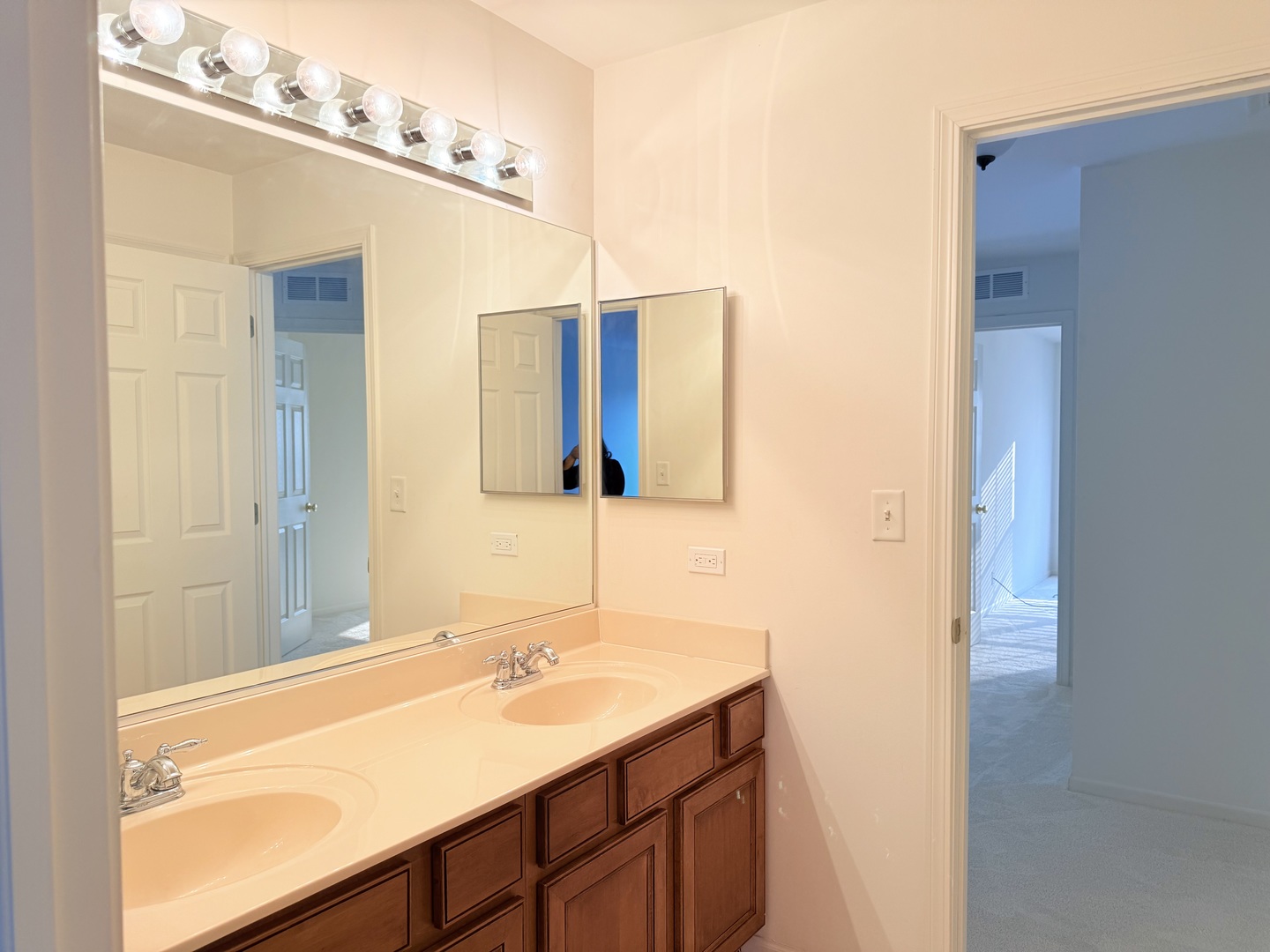 3015 Monterey Lane, Wadsworth, IL 60083