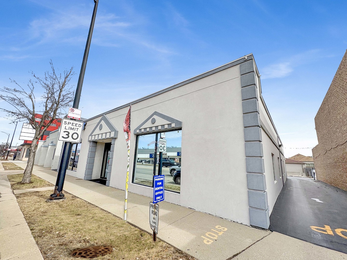 5037 N Harlem Avenue, Chicago, IL 60656