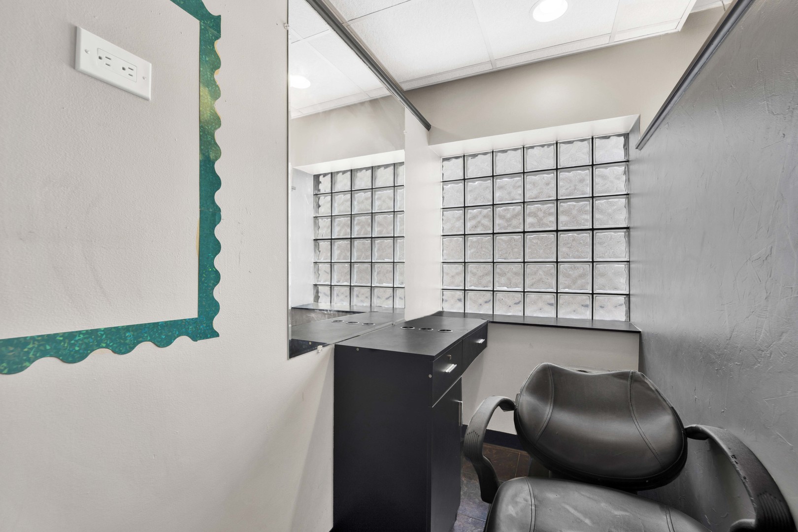 5037 N Harlem Avenue, Chicago, IL 60656