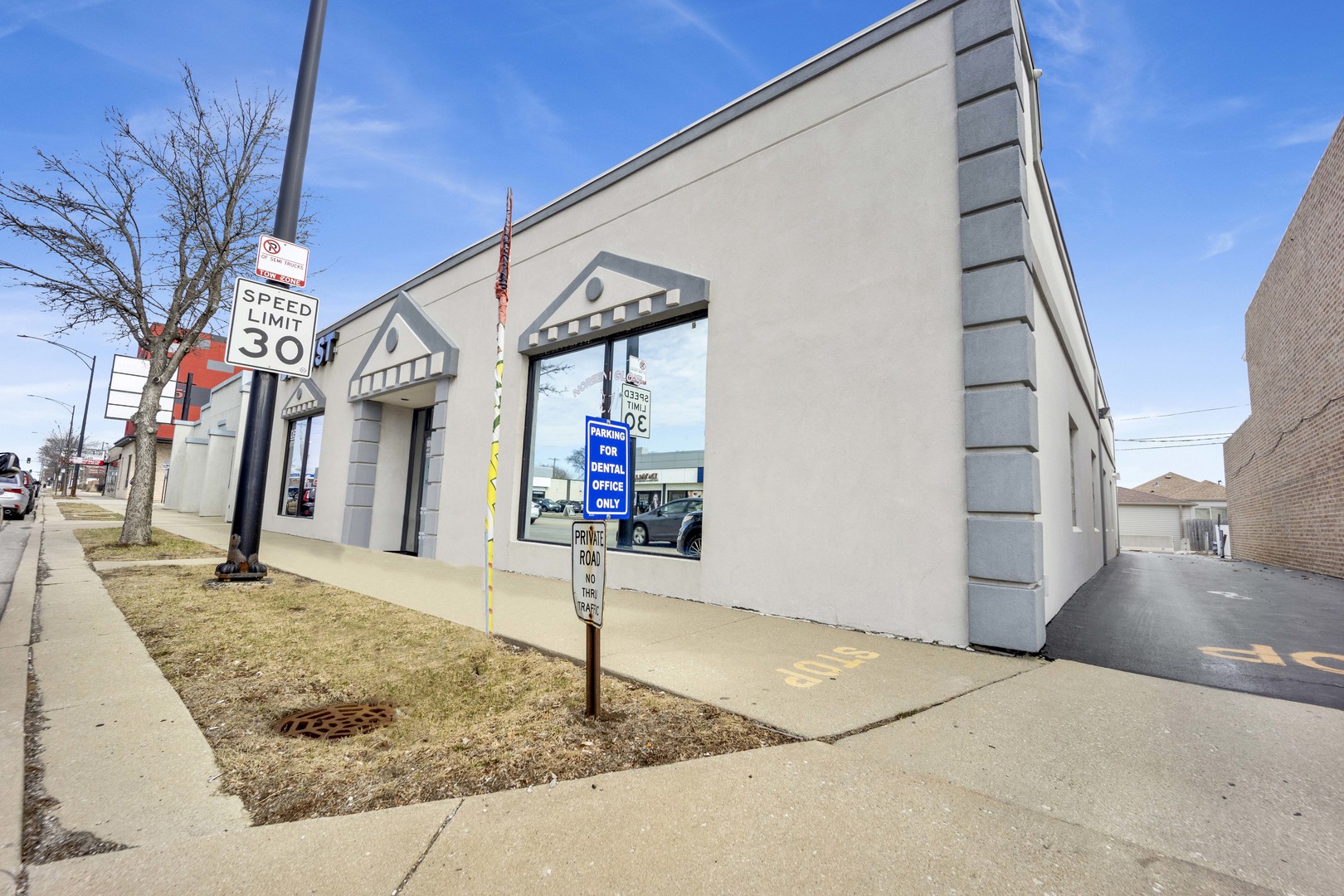 5037 N Harlem Avenue, Chicago, IL 60656