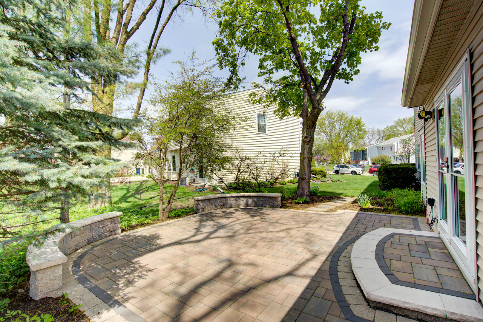 809 S Charles Avenue, Naperville, IL 60540