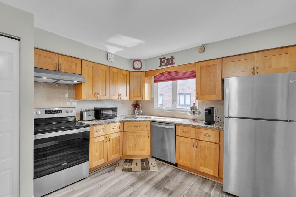 9374 Landings Lane #404, Des Plaines, IL 60016