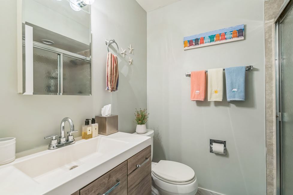 9374 Landings Lane #404, Des Plaines, IL 60016