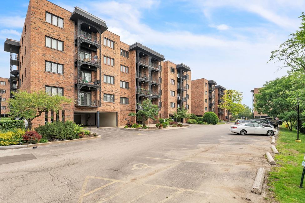 9374 Landings Lane #404, Des Plaines, IL 60016
