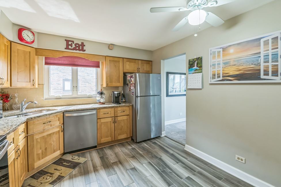 9374 Landings Lane #404, Des Plaines, IL 60016