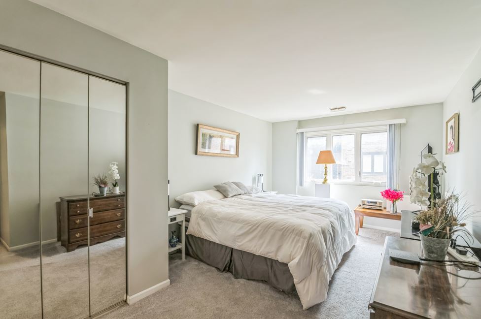 9374 Landings Lane #404, Des Plaines, IL 60016