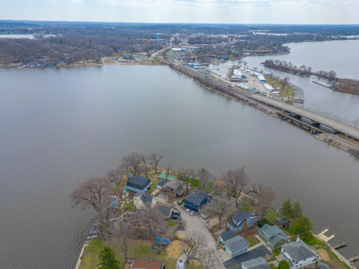 172 Riverside Island Drive, Fox Lake, IL 60020