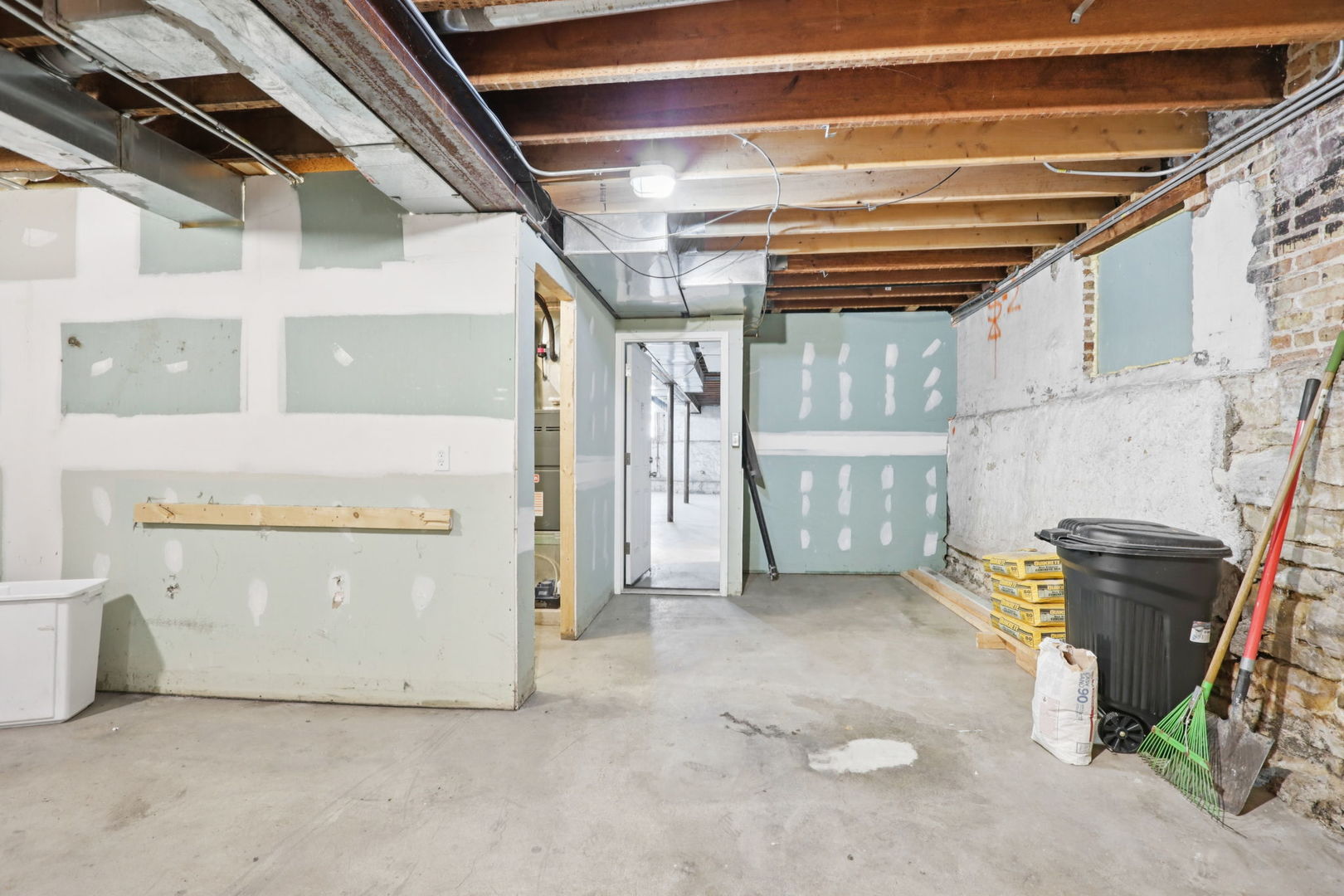 3220 W Polk Street, Chicago, IL 60624