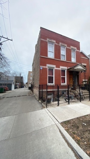 943 N Fairfield Avenue, Chicago, IL 60622