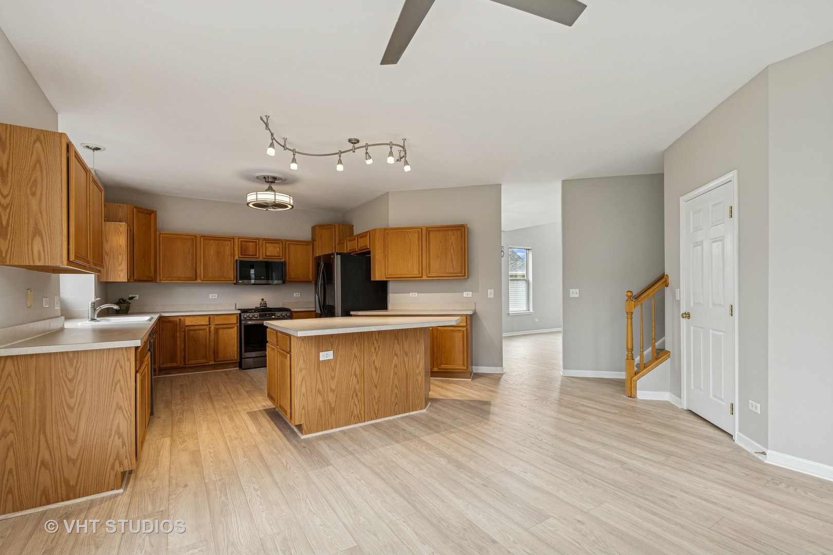 88 Hackney Lane, Lindenhurst, IL 60046